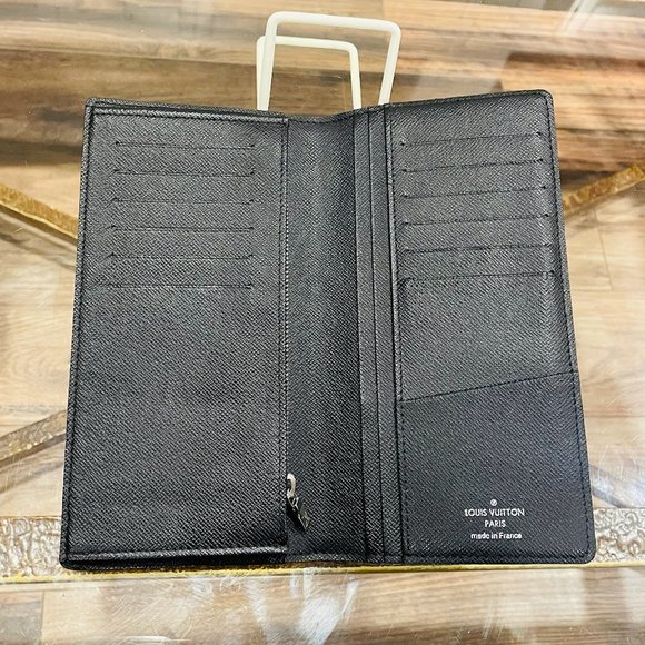 Louis Vuitton - Picture 4 of 12